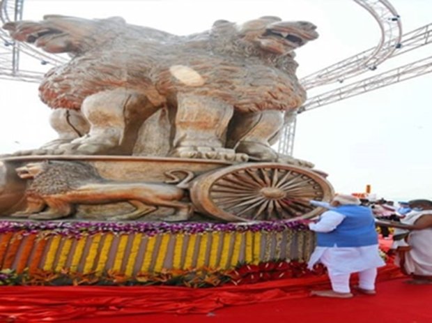 PM Modi Unveiled the National Emblem